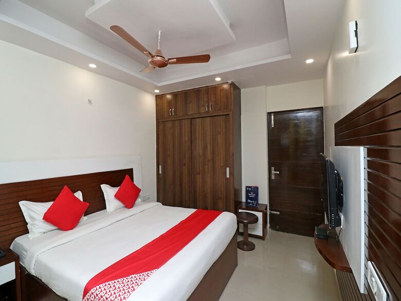 Oyo 26170 Hotel Manzana