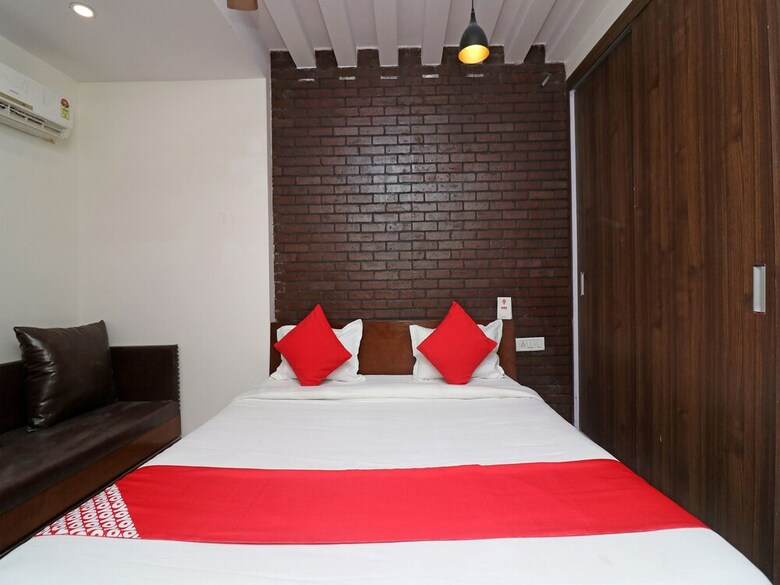 Oyo 26170 Hotel Manzana