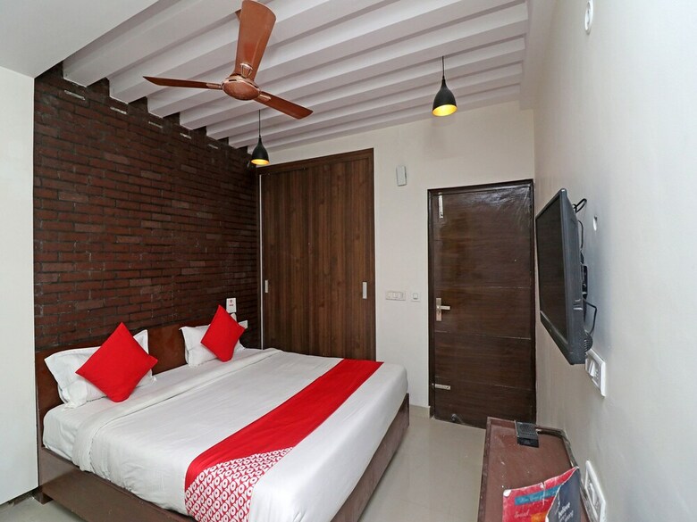 Oyo 26170 Hotel Manzana