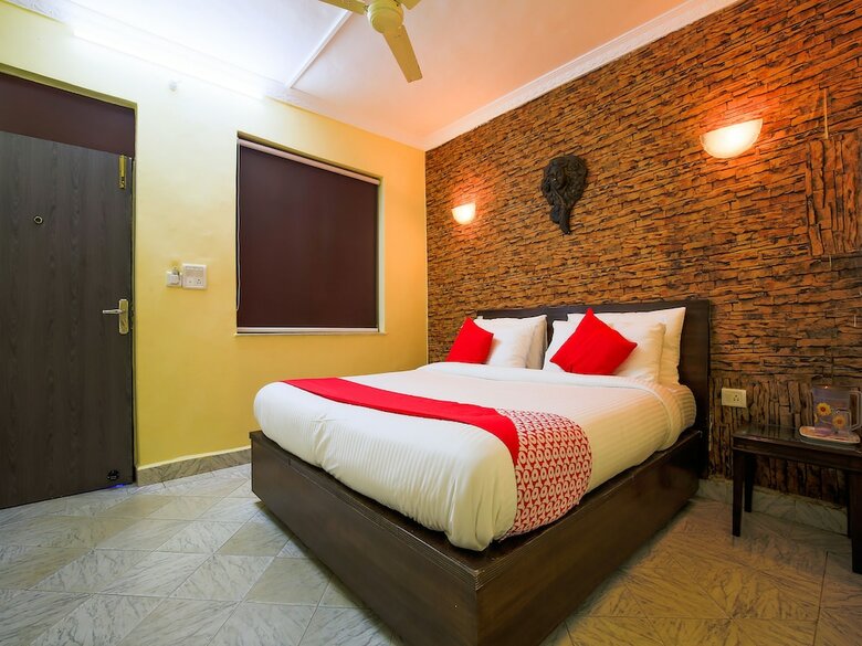 Oyo 24659 Lucky Star Hotel