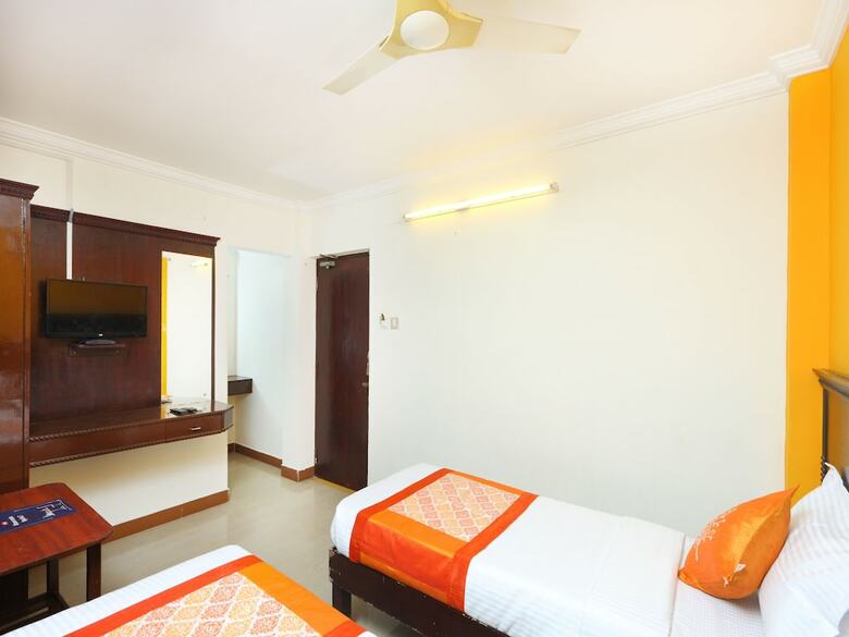 Hotel Oyo 14356 Dreams Manor