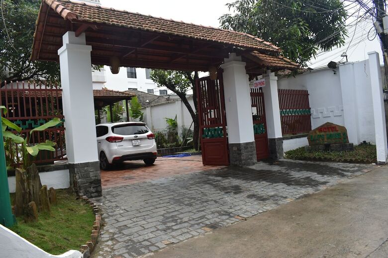 Hotel V.i.p's House  2