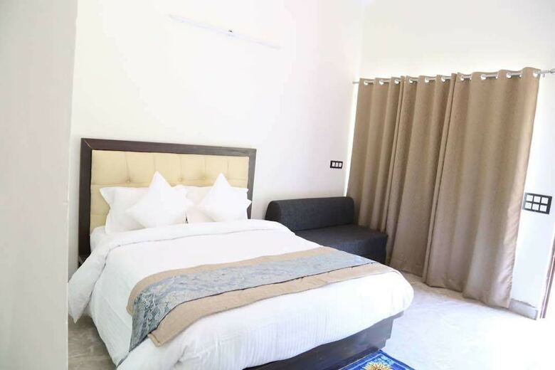 Hotel Gurugram Resort