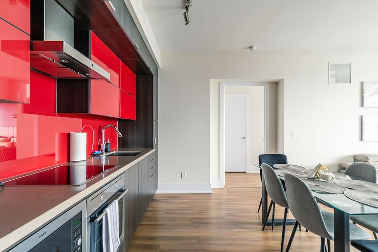 Simply Comfort. Modern Downtown Apartment