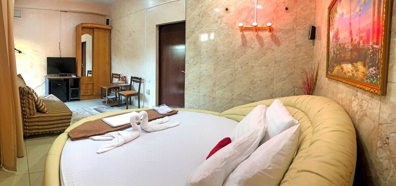 Golden House Hotel