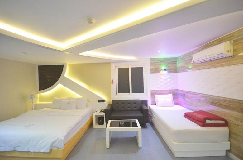 Hotel V Motel