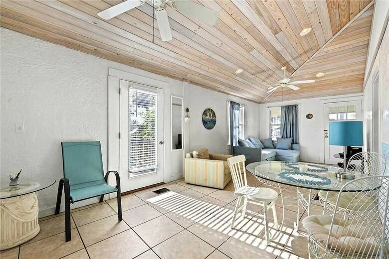 Coconut Cottage - Two Bedroom Home