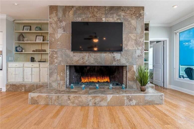 Beachfront Sapphire - Six Bedroom Home