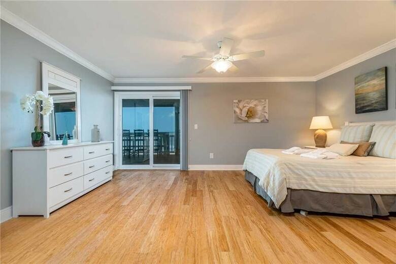 Beachfront Sapphire - Six Bedroom Home