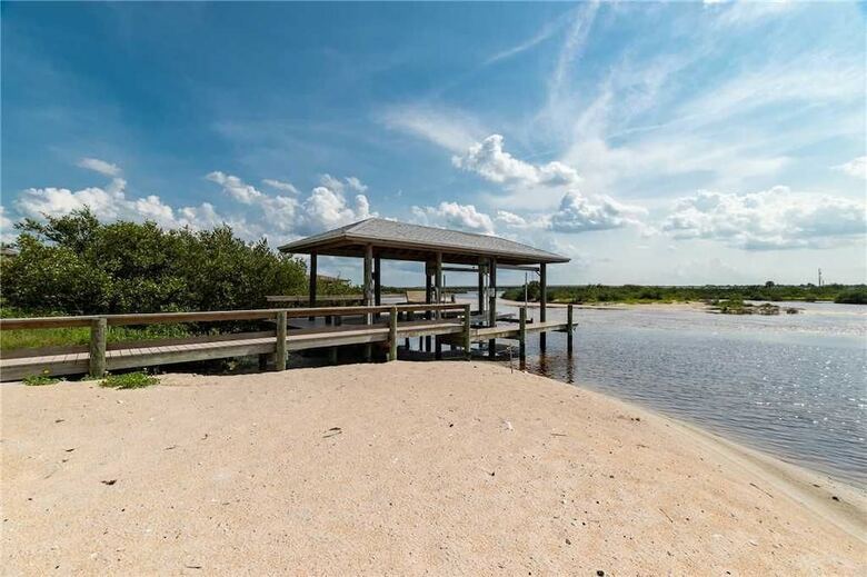 Beachfront Sapphire - Six Bedroom Home