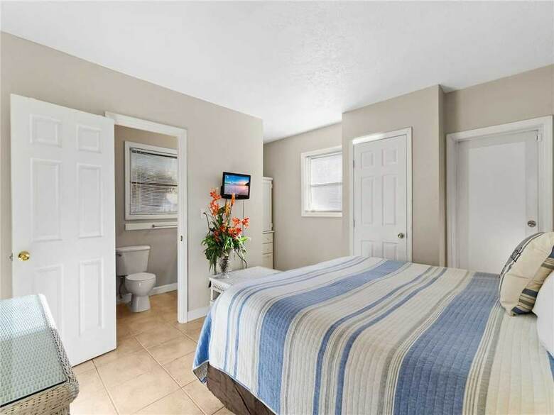 Venice Avalon Home - Three Bedroom Home