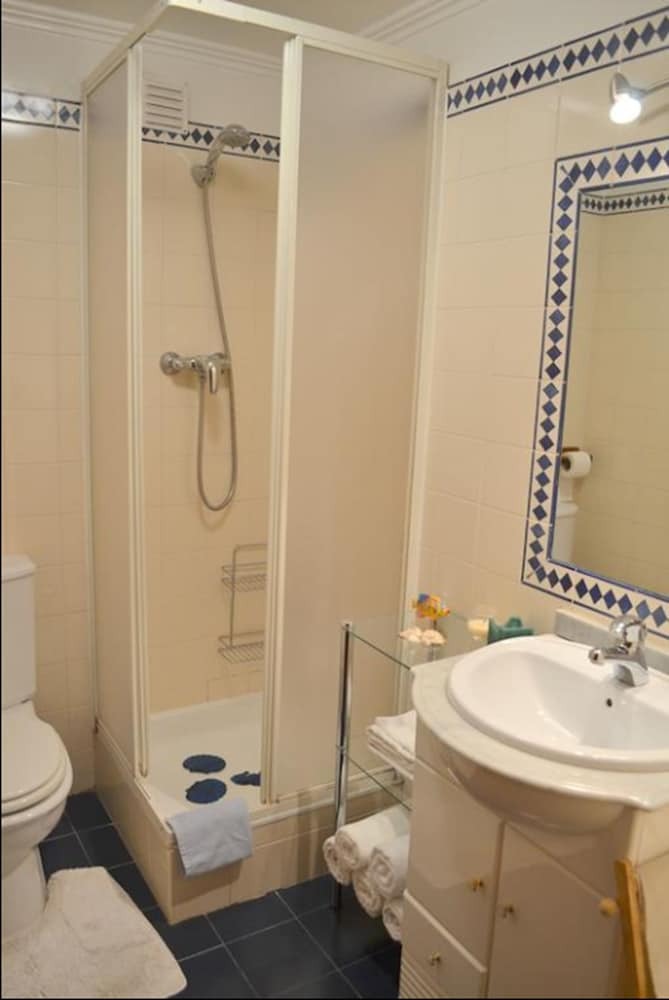 Rh Veronica Terrace Apartment
