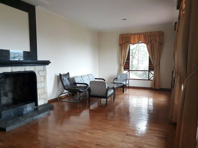 Villa Beverly Hills Puncak For 50 Pax