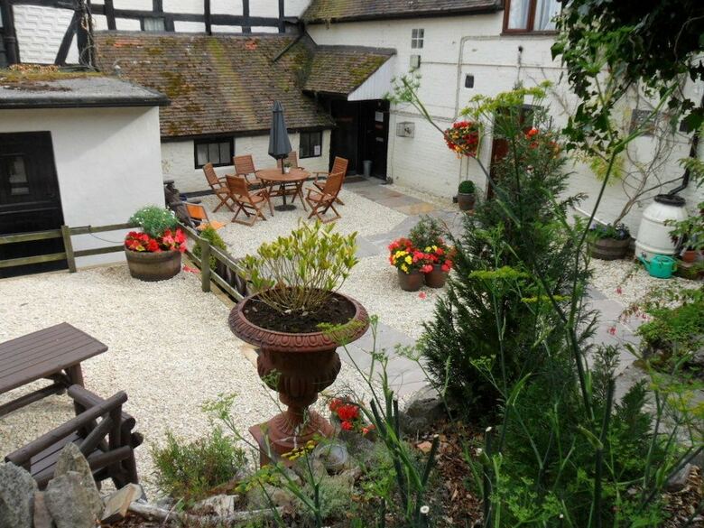 Bed & Breakfast The Crown Country Inn