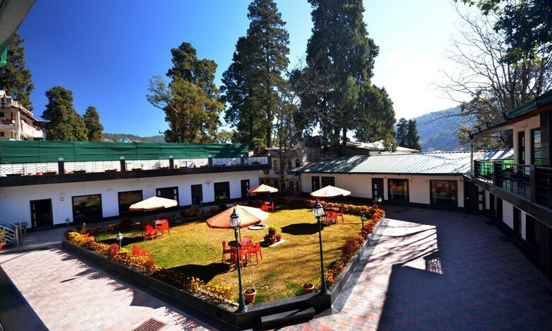 Hotel Raj Bilas Palace