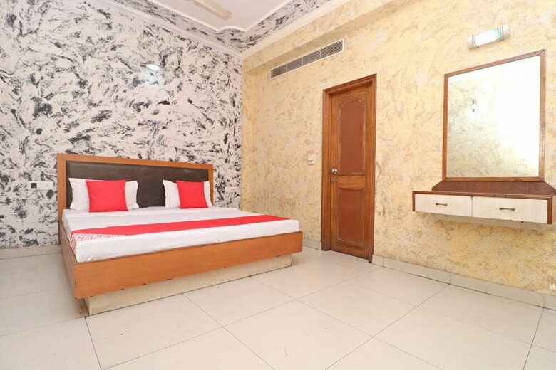 Oyo 27012 Hotel Sk Residency