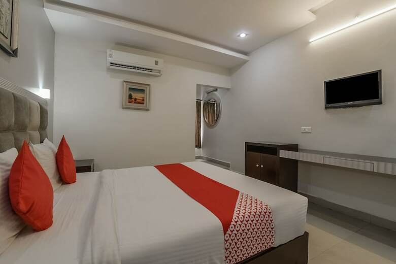 Oyo 5231 M V Boutique Hotel