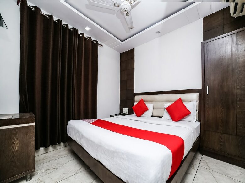 Oyo 11150 Hotel Bella Vista