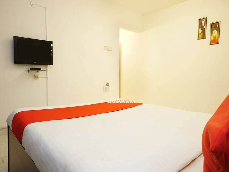 Hotel Oyo 23239 10 Blossoms Service Apartments