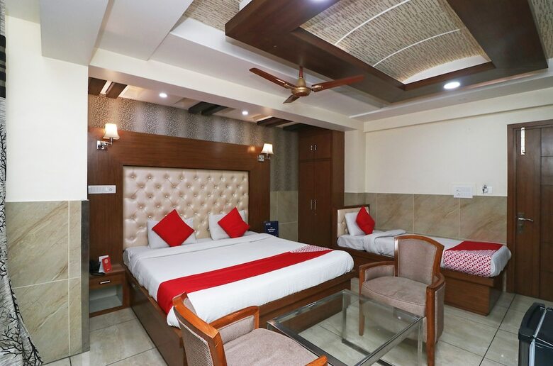 Hotel Oyo 23681 Hira Palace