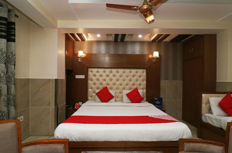 Hotel Oyo 23681 Hira Palace