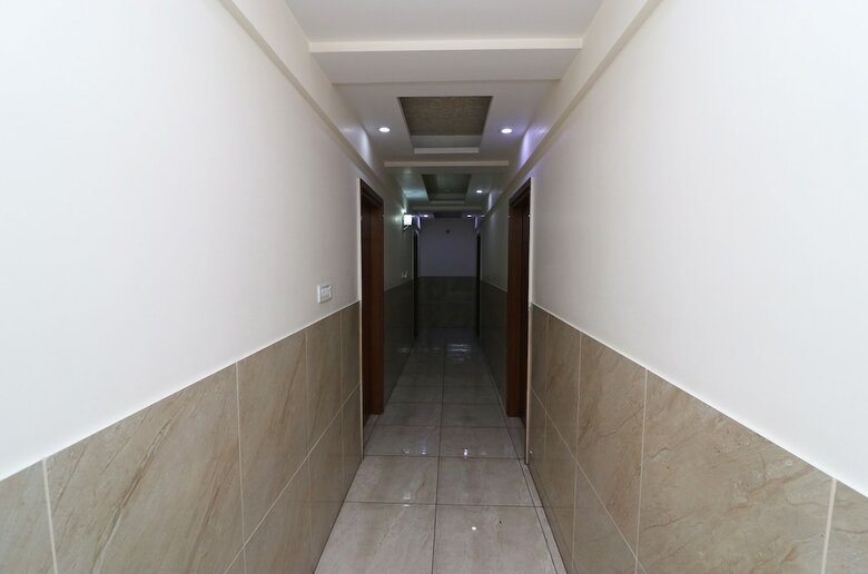 Hotel Oyo 23681 Hira Palace