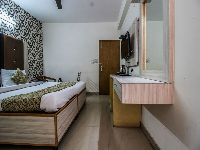 Oyo 24801 Hotel Star Palace