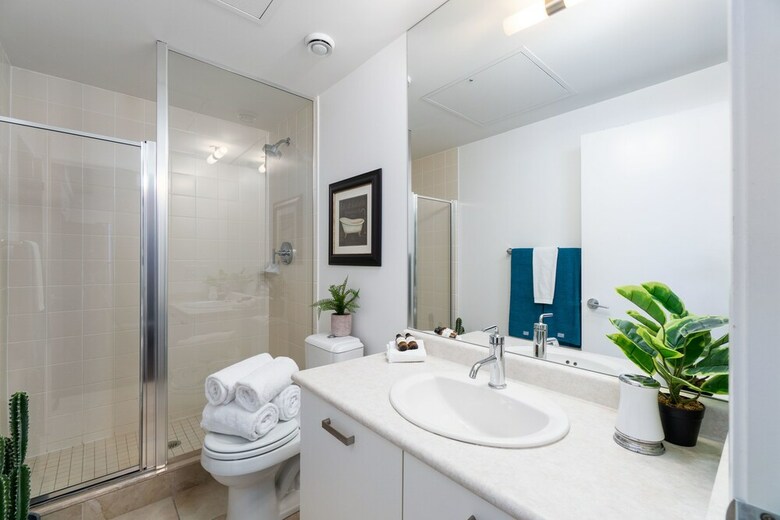 Quickstay - Luxurious 2-bedroom Condo (Downtown Core)