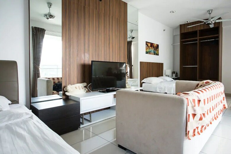 Apartamentos Summertime Mansion One Gurney Drive