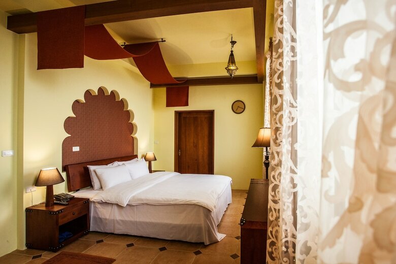 Oasis Hotel