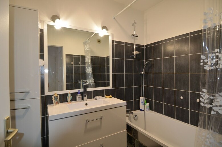 Spacious Apartment 5 Persons With Swimming-pool And Terrace Nice West