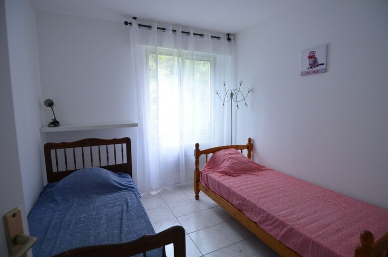 Spacious Apartment 5 Persons With Swimming-pool And Terrace Nice West
