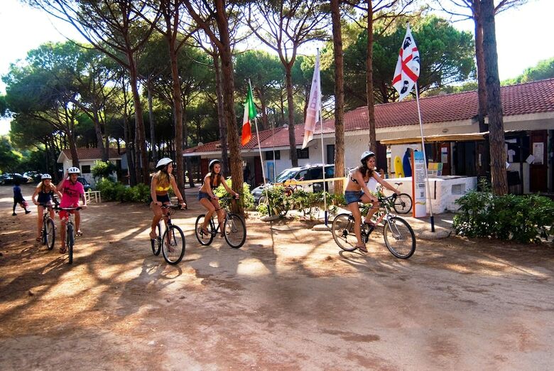Happy Camp In Camping Bella Sardinia