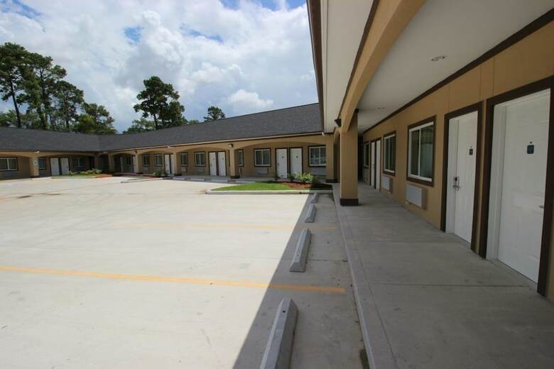 Hotel Scottish Inn & Suites