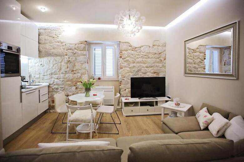 White Stone Apartment  Diocletian Palace