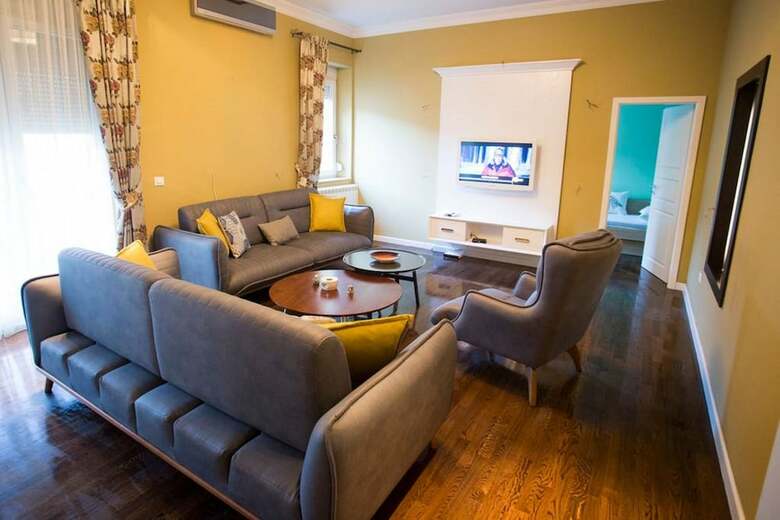 Keypristina Apartments