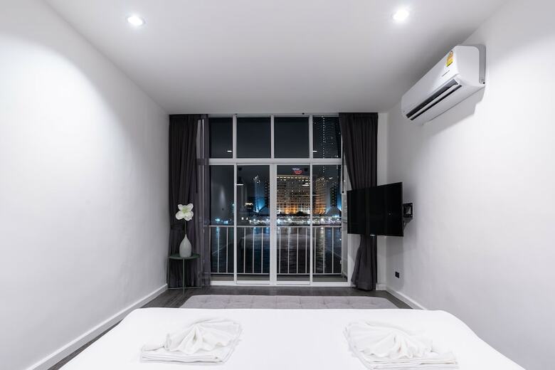 Hotel Kowtha  Rivertel