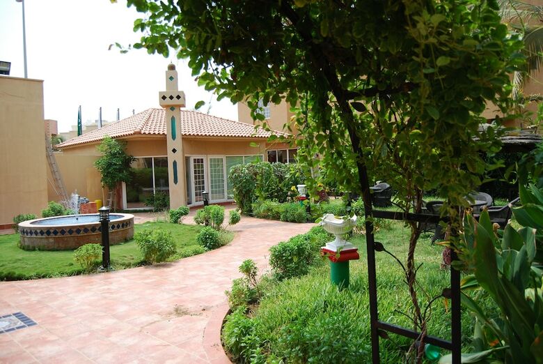 Villa Western Garden Hotel