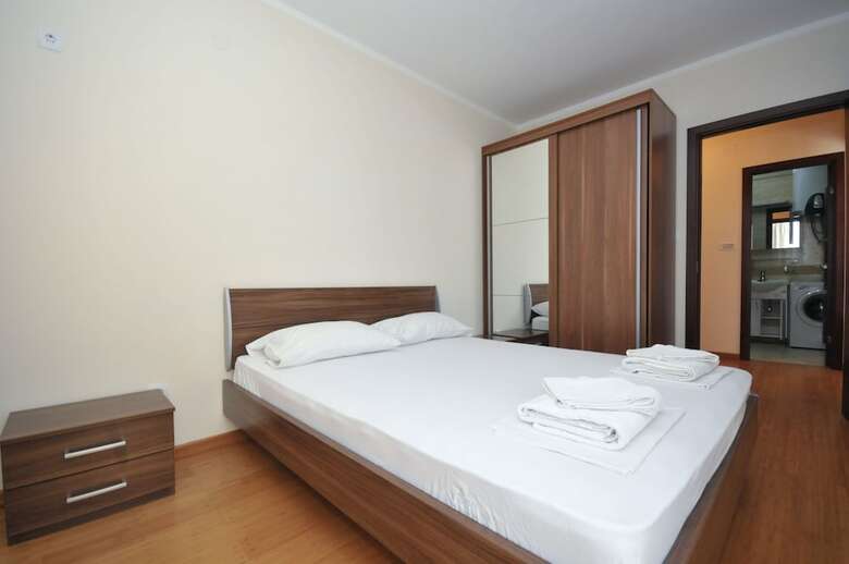 Apartments Maini