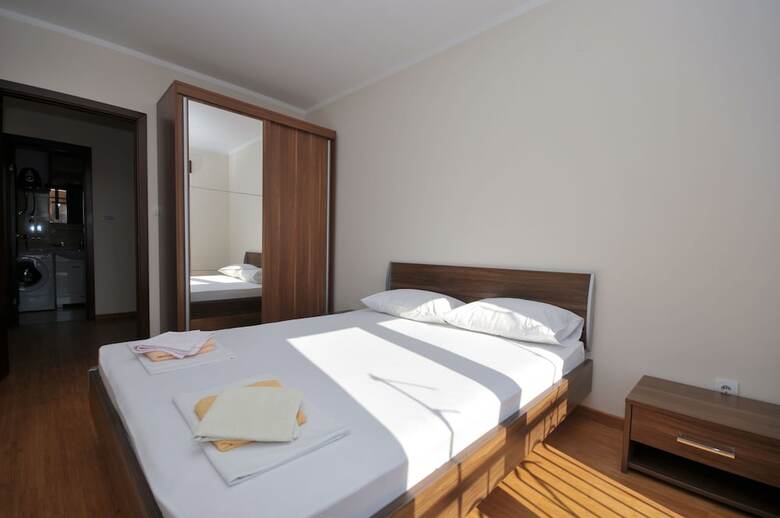 Apartments Maini