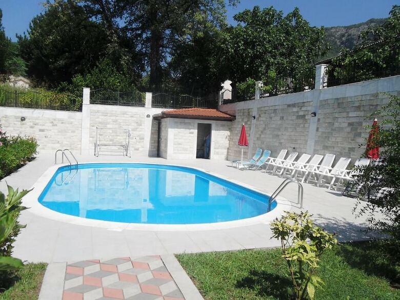 Apartments Maini