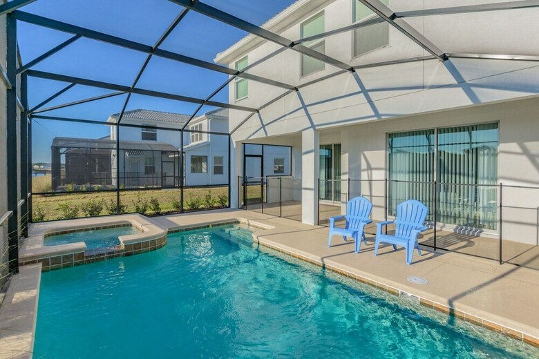 Storey Lake- 6 Bedroom Pool Home- 1668st