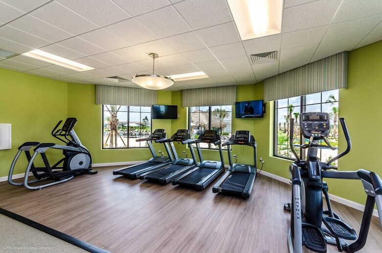 Storey Lake- 6 Bedroom Pool Home- 1655st