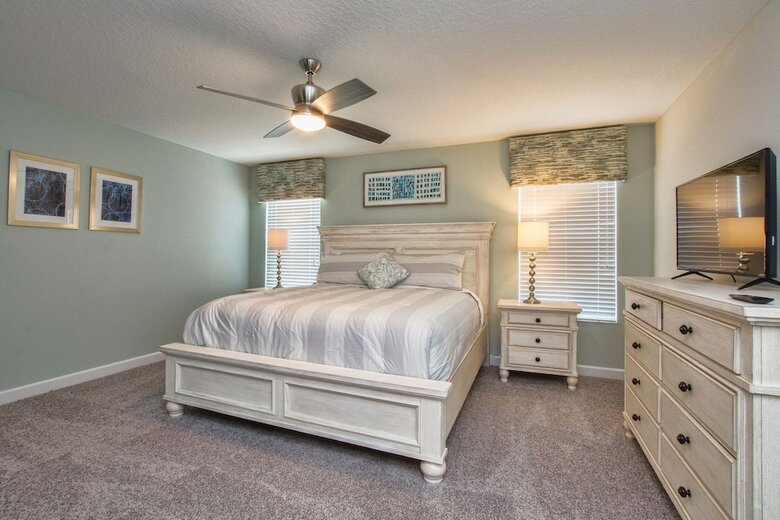 Storey Lake- 6 Bedroom Pool Home- 1655st