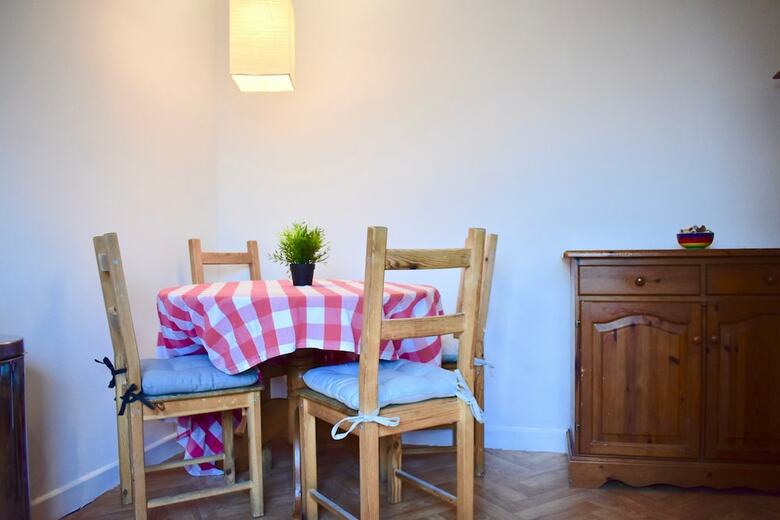 2 Bedroom Apartment 1 Bathroom