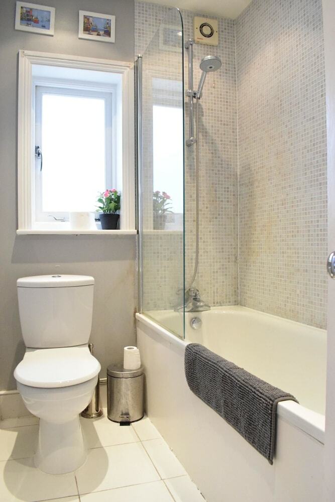 Apartamentos Large 2 Bedroom Garden Flat In Battersea