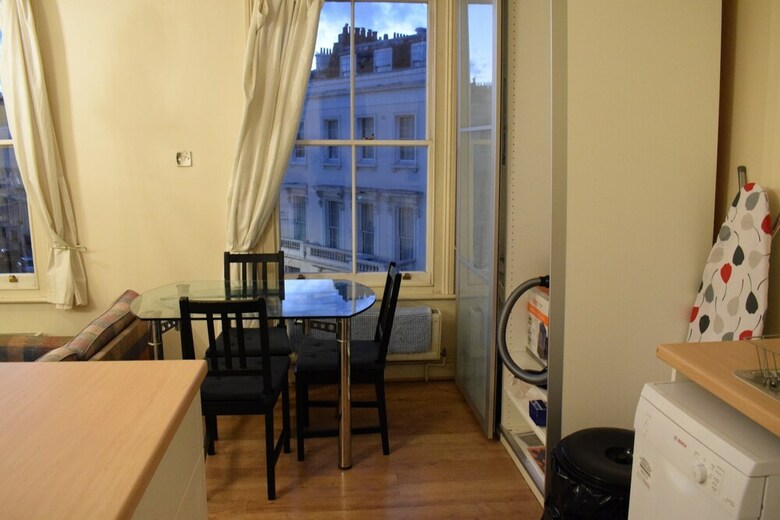 2 Bedroom Apartment In Pimlico London