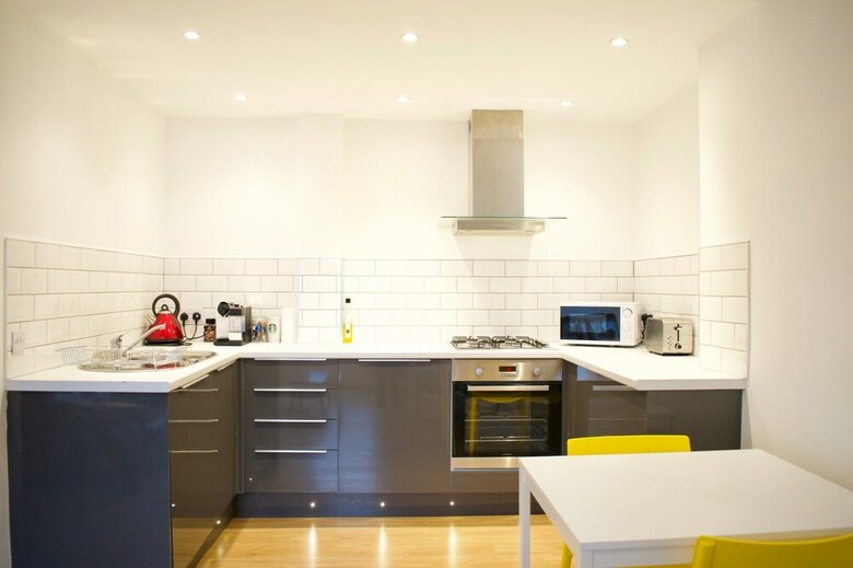 Modern 1 Bedroom Leith Apartment