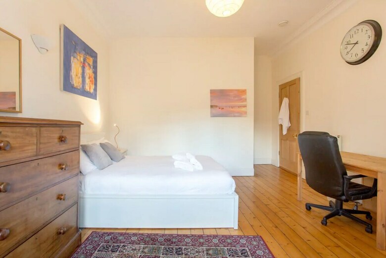 Apartamentos Spacious Traditional 3 Bedroom Flat In New Town