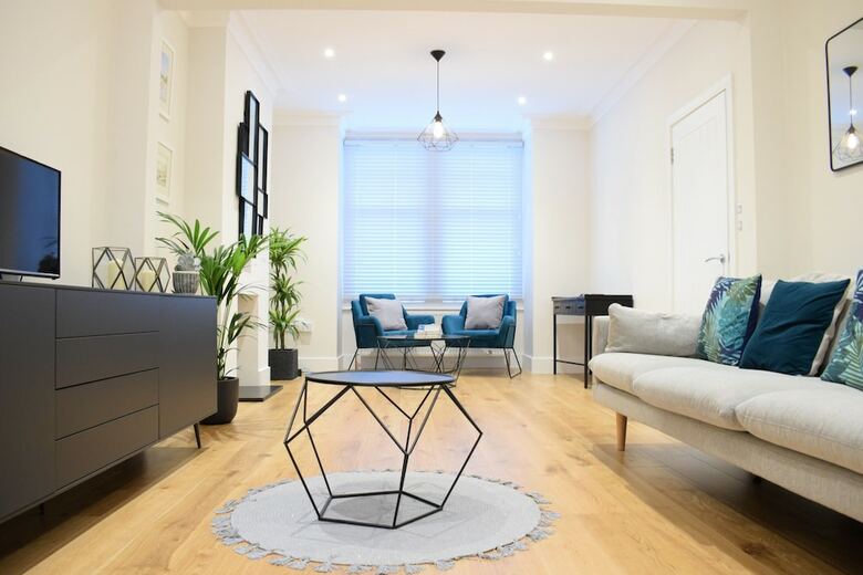 3 Bedroom Garden House In Earlsfield
